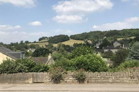 Skittles - Charming One Bedroom Apartment - Parking - Easy Access To Bath Box  Exterior photo
