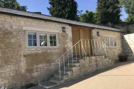 Skittles - Charming One Bedroom Apartment - Parking - Easy Access To Bath Box  Exterior photo